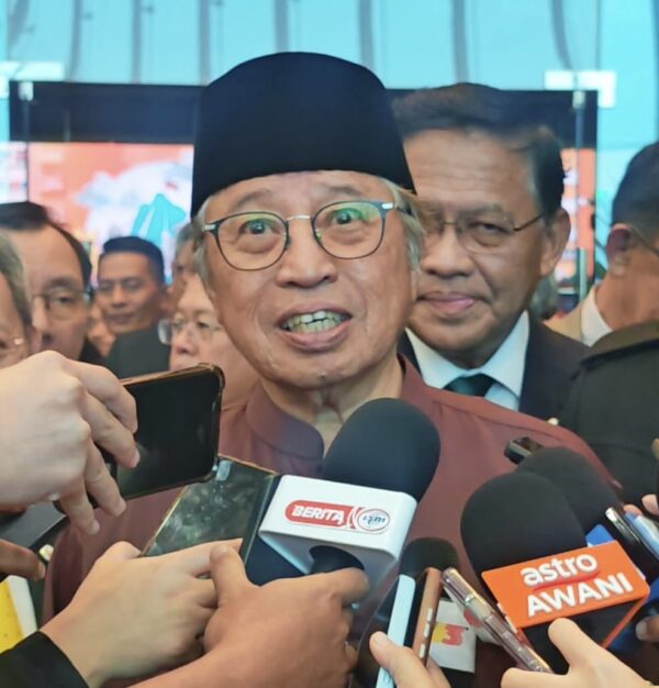 Sarawak rancang pelaburan pusat data pintar, kekalkan kawalan imigresen