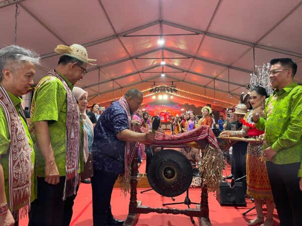 Pendayung antarabangsa sertai Regata Perahu Naga Sarawak 2026